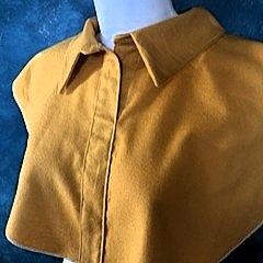 zacht kraagje okergeel, natuurbegrafenis, crematie, minimalistisch, duurzaam en afbreekbaar